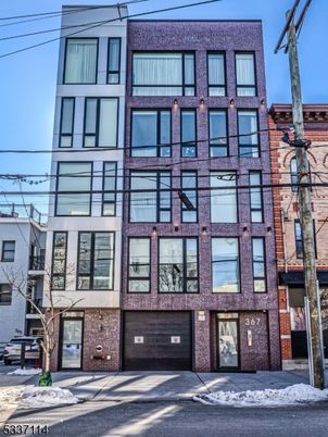 Exterior, Facade, Brick Facade, Rowhouse