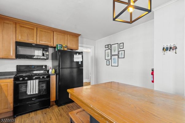 Interior, Kitchen, Pendant Lights, Wood Texture Flooring