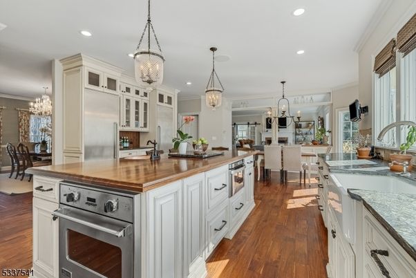 Chandelier, Dining room, Interior, Kitchen, Pendant Lights, Recessed Lighting, Stainless Steel Appliances, Wood Texture Flooring
