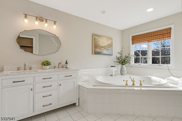 Bathroom, Dual Sink Vanities, Interior, Recessed Lighting