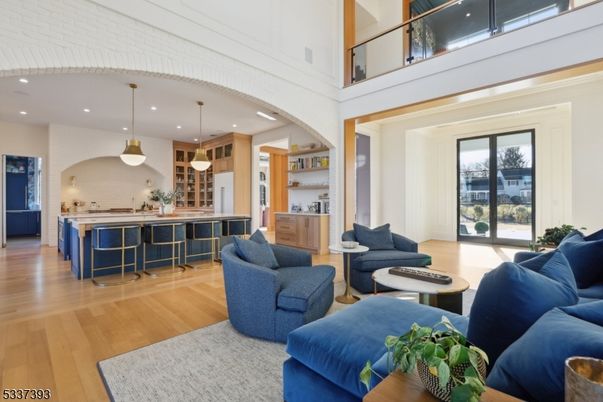 Interior, Kitchen, Living room, Pendant Lights, Recessed Lighting, Wood Texture Flooring