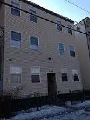 Exterior, Facade, Rowhouse