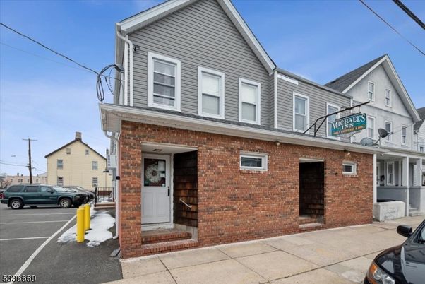 Exterior, Facade, Brick Facade, Rowhouse