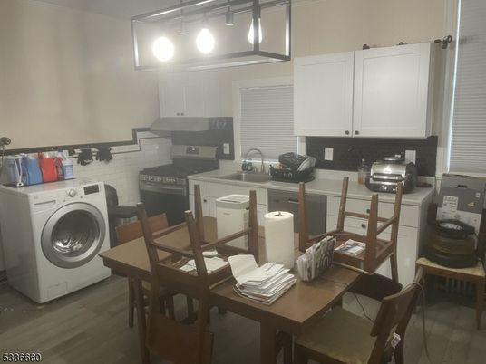 Dining room, Interior, Kitchen, Washer, Wood Texture Flooring