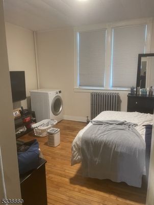 Bedroom, Interior, Washer, Wood Texture Flooring