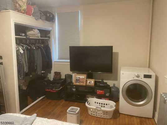 Interior, Utility Closets, Washer, Wood Texture Flooring