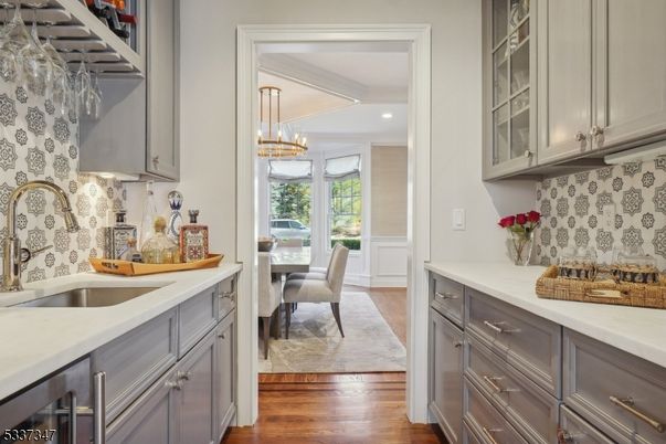 Chandelier, Dining room, Interior, Recessed Lighting, Wood Texture Flooring