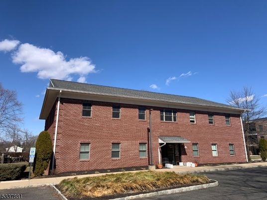 Exterior, Facade, Brick Facade, Georgian