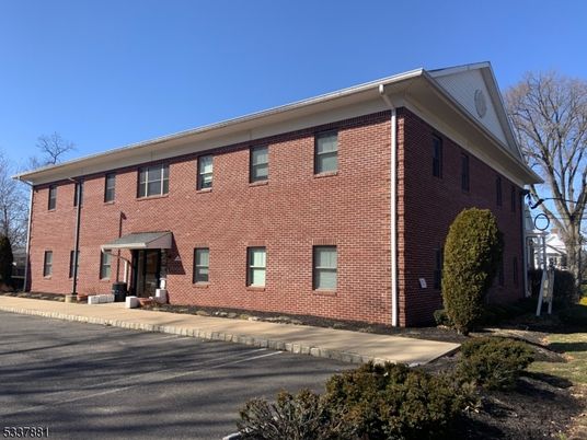 Exterior, Facade, Brick Facade, Georgian