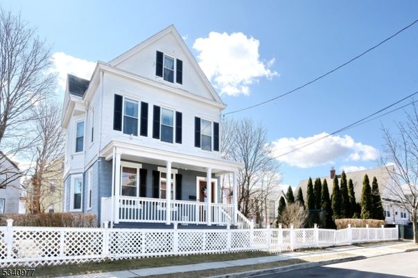 Exterior, Facade, Queen Anne Victorian