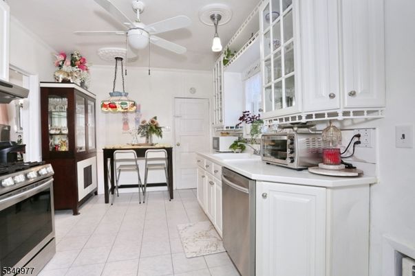 Dining room, Interior, Kitchen, Pendant Lights, Stainless Steel Appliances