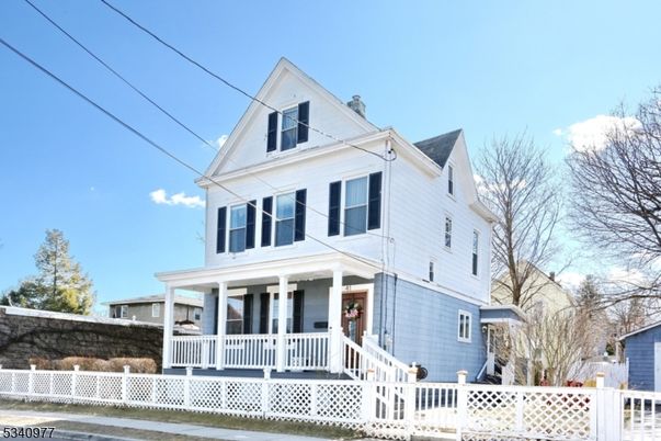 Exterior, Facade, Queen Anne Victorian