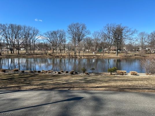 Exterior, Lake