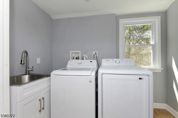 Interior, Washer, Wood Texture Flooring