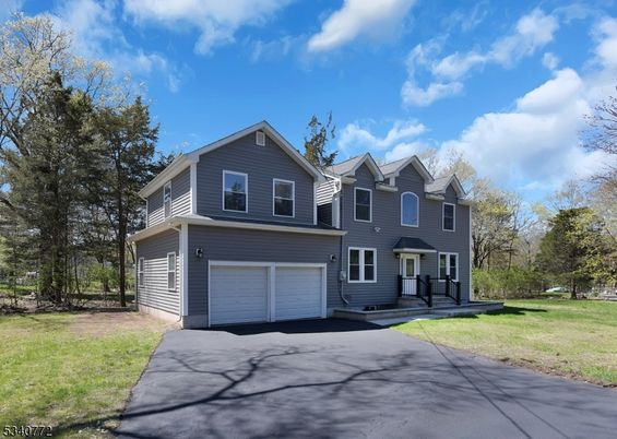 Attached, Exterior, Facade, Farmhouse