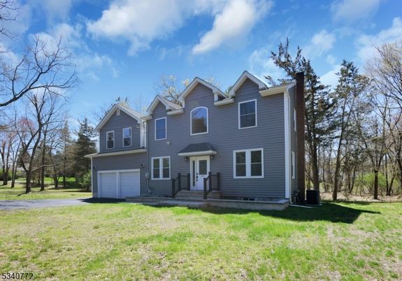 Attached, Exterior, Facade, Farmhouse