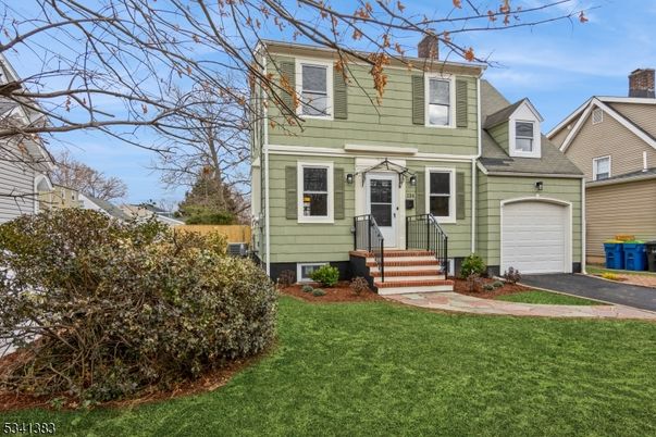 Attached, Exterior, Facade, Cape Cod