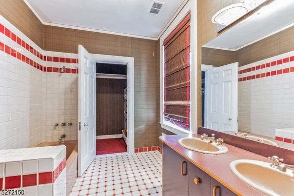 Bathroom, Dual Sink Vanities, Interior