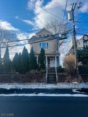 Exterior, Facade, American Foursquare