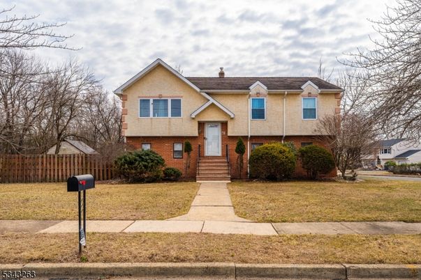 Exterior, Facade, Brick Facade, Split Level