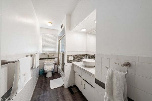 Bathroom, Interior, Recessed Lighting, Wood Texture Flooring