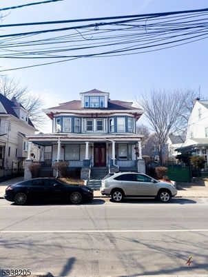 Exterior, Facade, American Foursquare