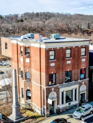 Exterior, Facade, Brick Facade, Rowhouse