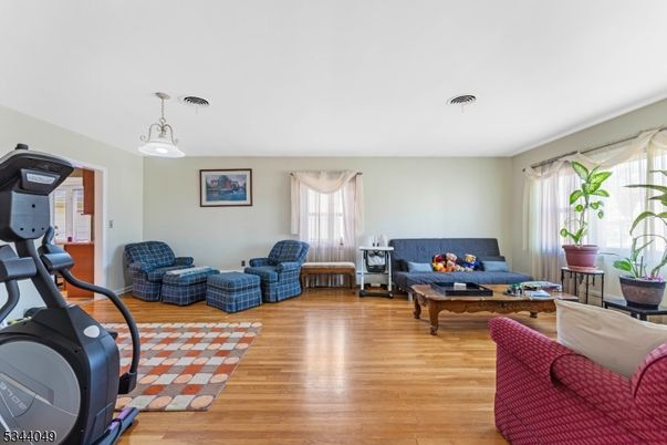 Fitness Equipment, Interior, Living room, Pendant Lights, Wood Texture Flooring