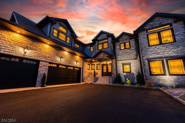 Attached, Exterior, Facade, Rowhouse