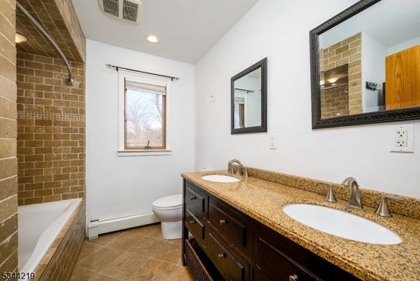 Bathroom, Dual Sink Vanities, Interior, Recessed Lighting