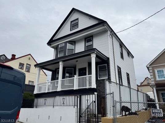 Exterior, Facade, Queen Anne Victorian