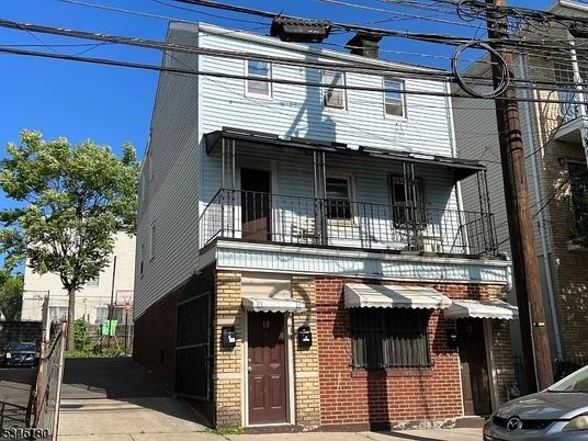 Exterior, Facade, Brick Facade, Rowhouse