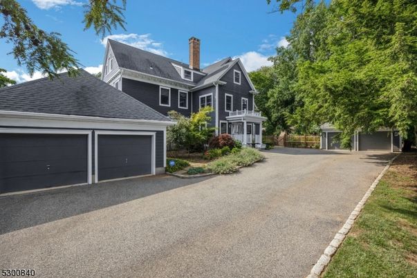 Attached, Exterior, Facade, Cape Cod