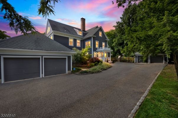 Attached, Exterior, Facade, Cape Cod