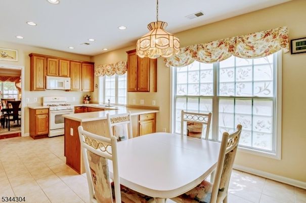 Chandelier, Dining room, Interior, Kitchen, Pendant Lights, Recessed Lighting, Stainless Steel Appliances