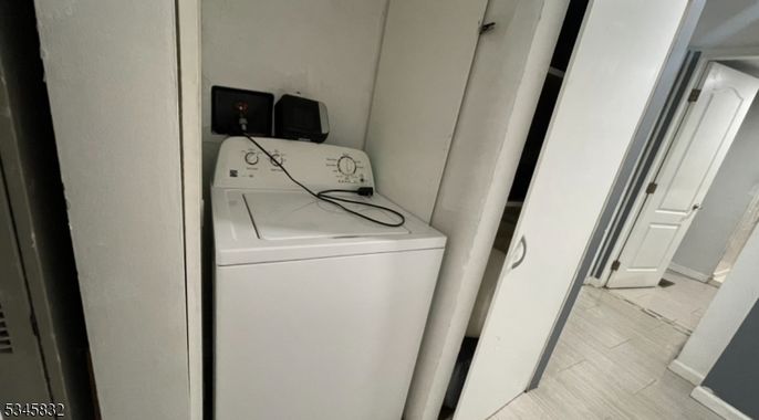 Interior, Utility Closets, Washer, Wood Texture Flooring