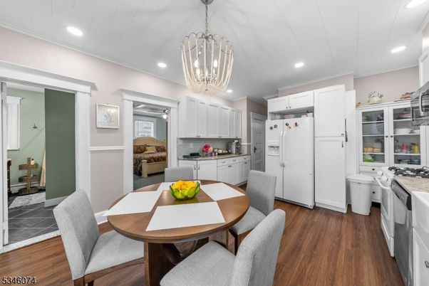 Chandelier, Dining room, Interior, Kitchen, Pendant Lights, Recessed Lighting, Wood Texture Flooring