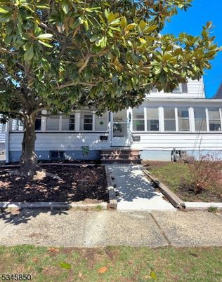 Exterior, Facade, Cape Cod