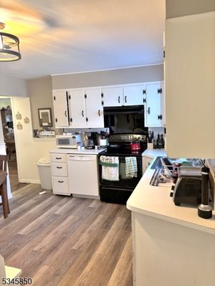 Interior, Kitchen, Pendant Lights, Wood Texture Flooring