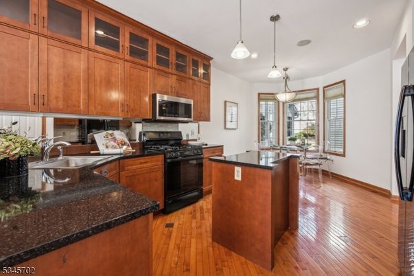 Dining room, Interior, Kitchen, Pendant Lights, Recessed Lighting, Wood Texture Flooring