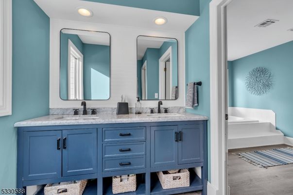 Bathroom, Dual Sink Vanities, Interior, Recessed Lighting