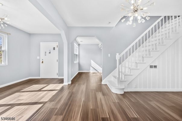 Empty room, Interior, Pendant Lights, Wood Texture Flooring