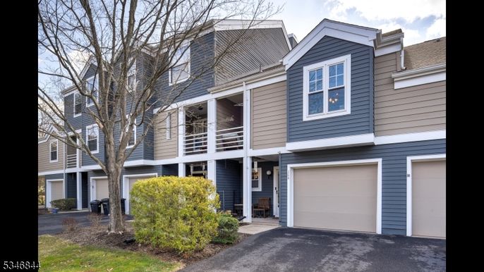 Attached, Exterior, Facade, Rowhouse