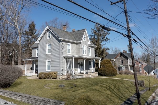 Backyard, Exterior, Facade, Queen Anne Victorian