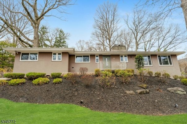 Exterior, Facade, Ranch