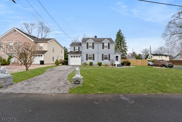 Attached, Exterior, Facade, Cape Cod