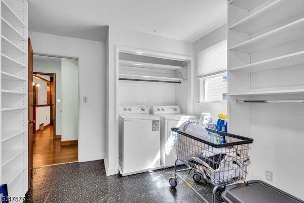 Interior, Washer, Wood Texture Flooring