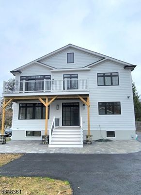 Exterior, Facade, Farmhouse