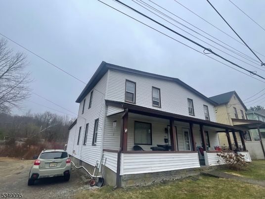 Exterior, Facade, Farmhouse