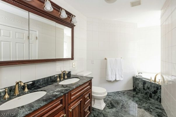 Bathroom, Dual Sink Vanities, Interior